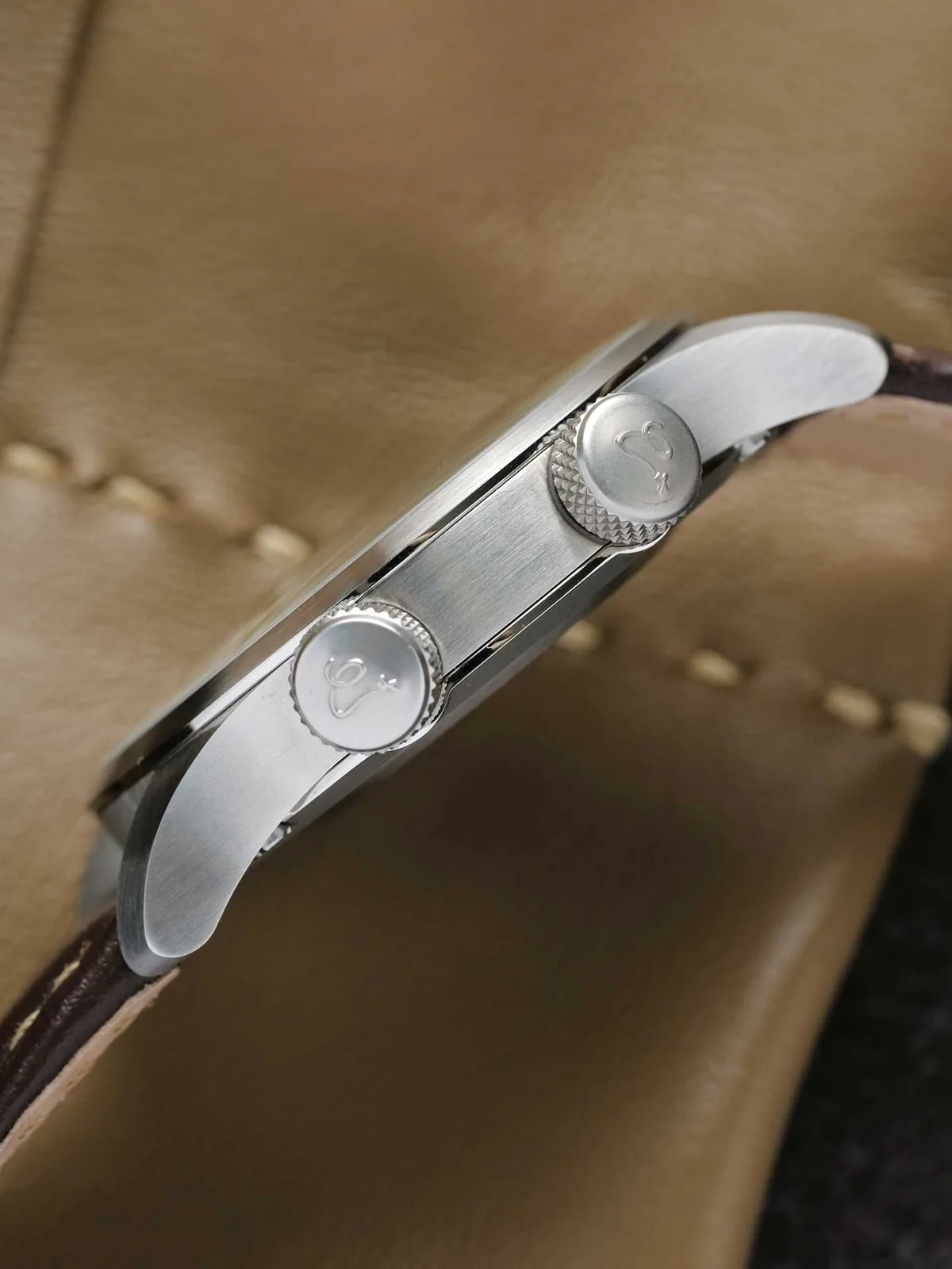 Orologio Calamai MC72, vista laterale della cassa