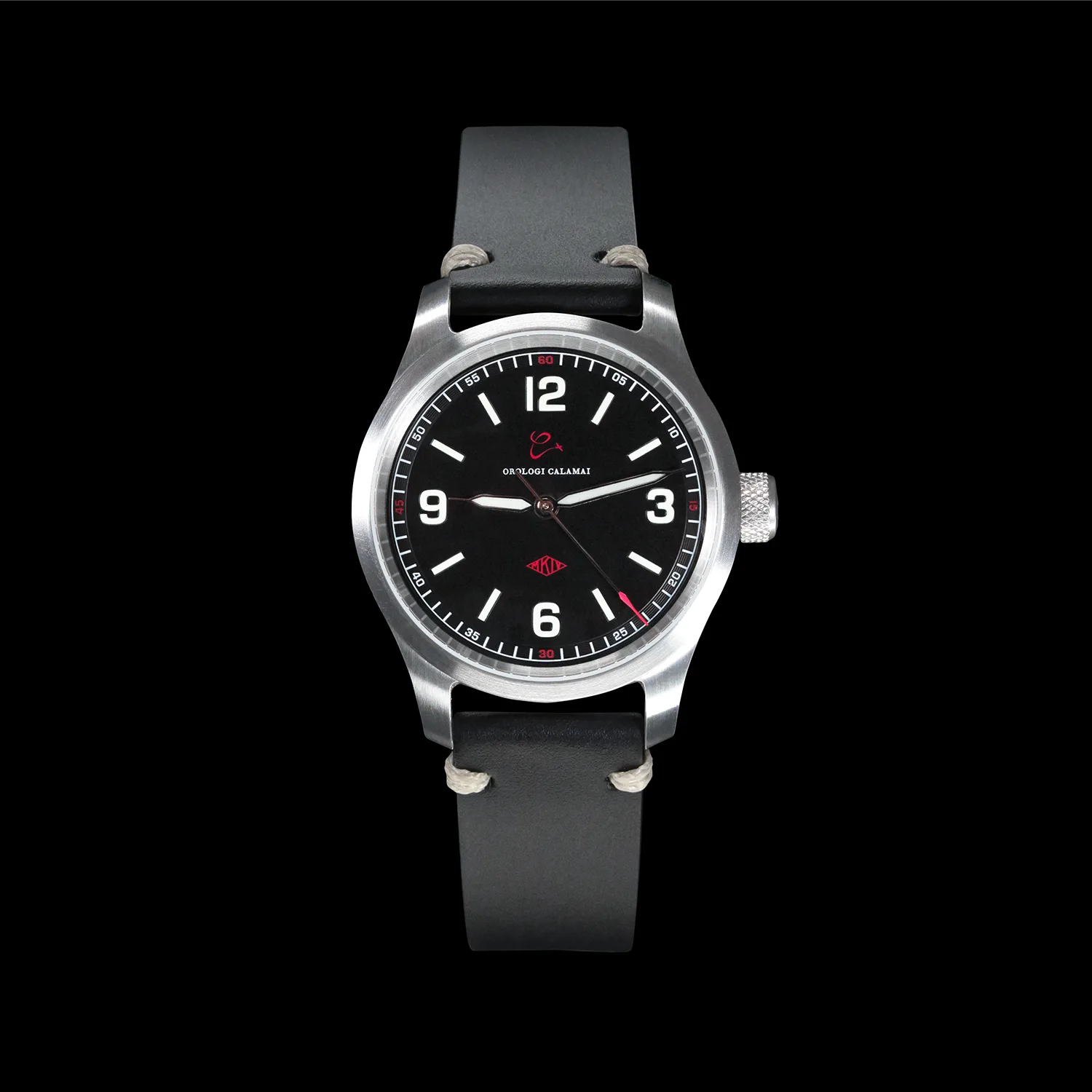 Orologio Calamai MKIV nero con cinturino su fondo nero